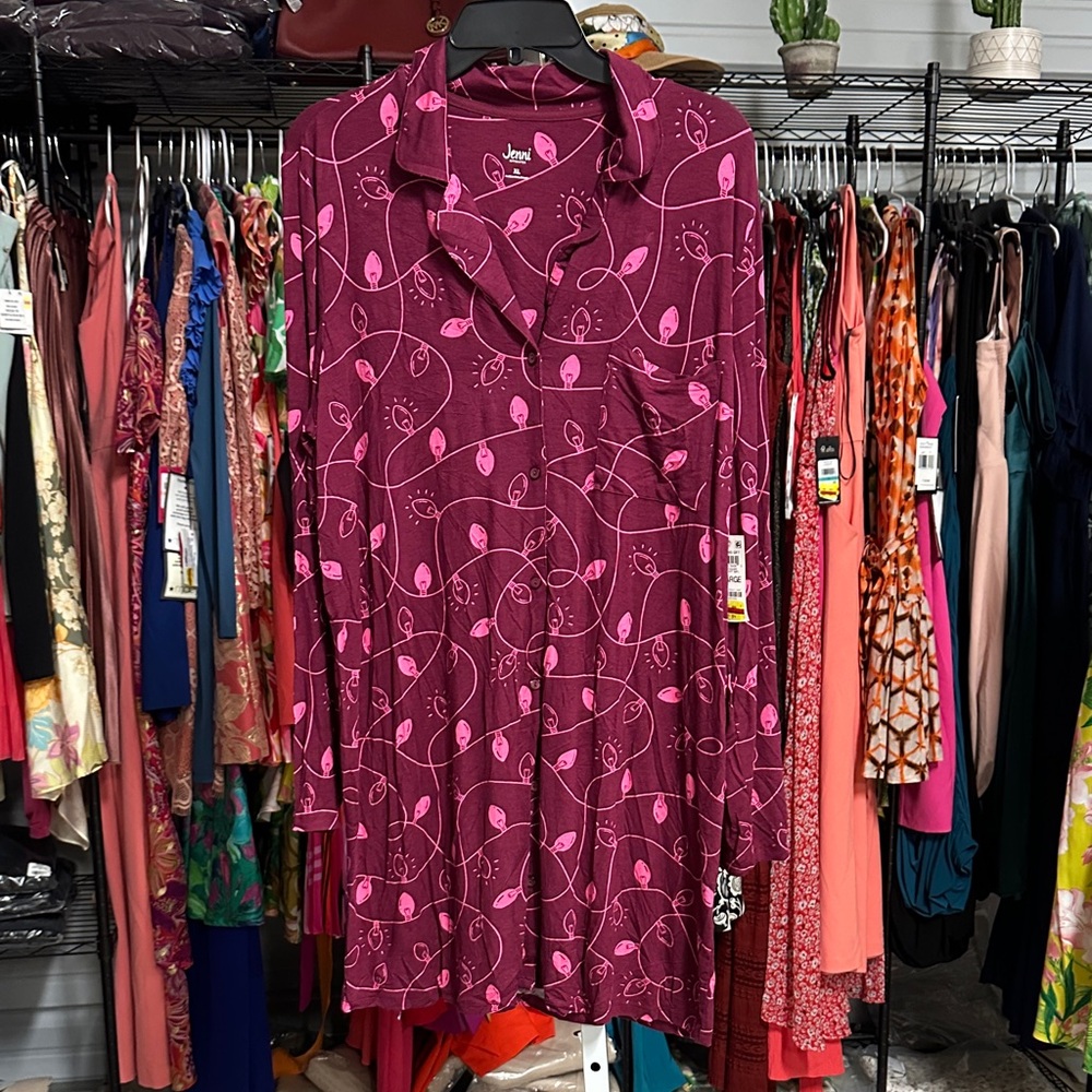 NWT JENNI holiday night shirt